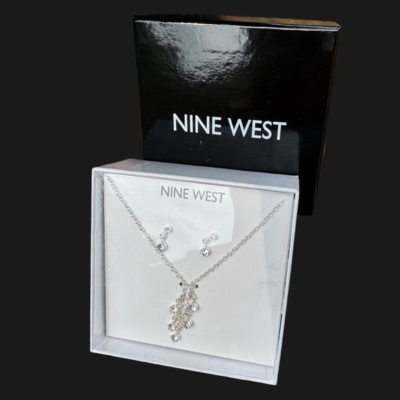 Nine West Silver Teardrop Crystal Necklace NIB - Picture 2 of 5